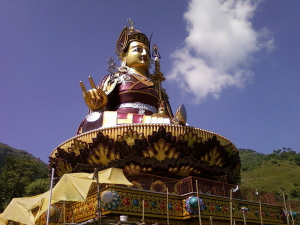 statue-of-padmasambhava