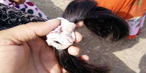 women-hair-cutting-delhi-village-2 - Interesting Facts, Information in Hindi  - रोचक तथ्य