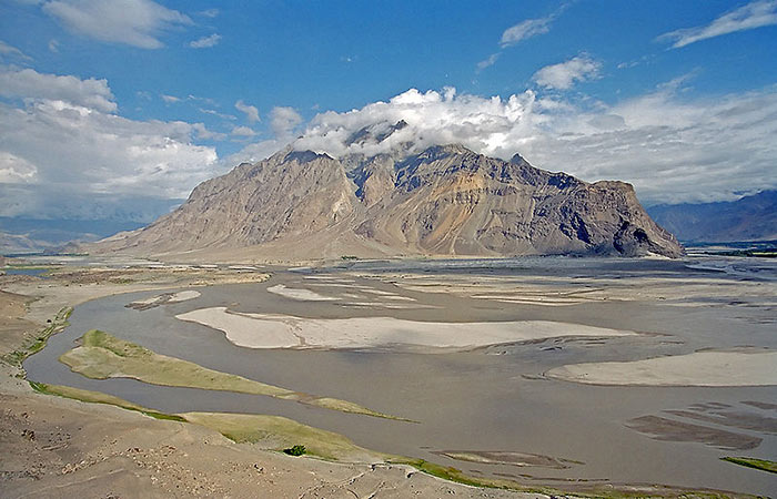 पाकिस्तान के स्कर्दू प्रांत में सिंधु नदी