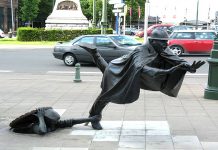 Top 20 Most Creative Statues Around the World 9