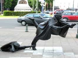 Top 20 Most Creative Statues Around the World 9