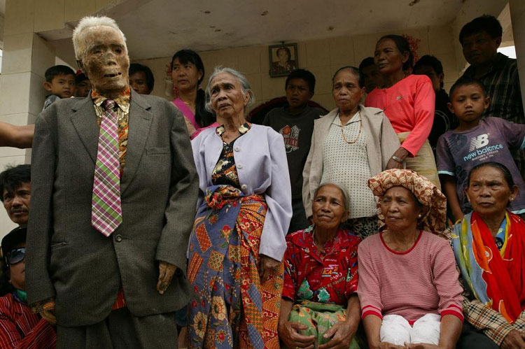 Here-after-death-the-dead-body-is-kept-in-the-houses-for-years-and-years-2